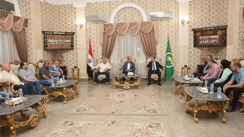 محافظ المنيا يستقبل نائب وزيرة الإسكان لمتابعة مشروعات مياه الشرب والصرف 