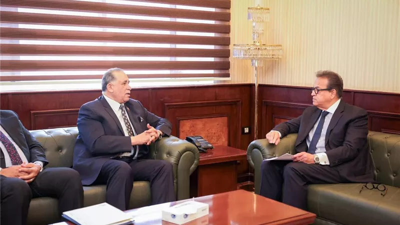 وزير الصحة يبحث مع نقيب المحامين تعزيز الرعاية الصحية لـ600 ألف محام