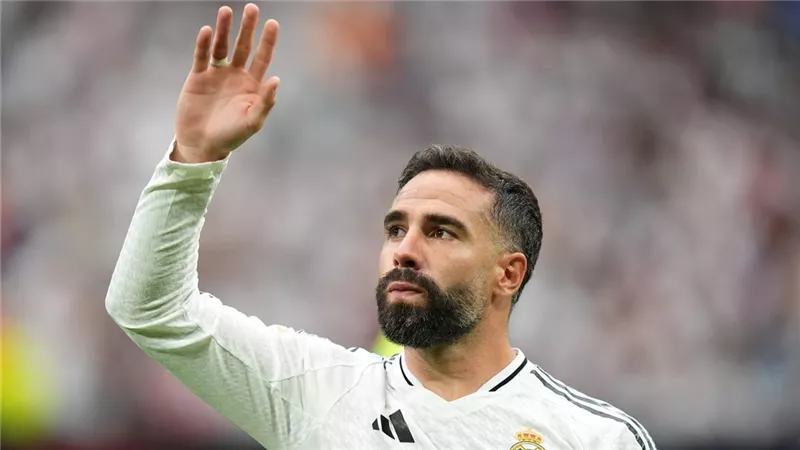 نهاية حقبة تاريخية.. ريال مدريد يعلن رحيل داني كارفخال