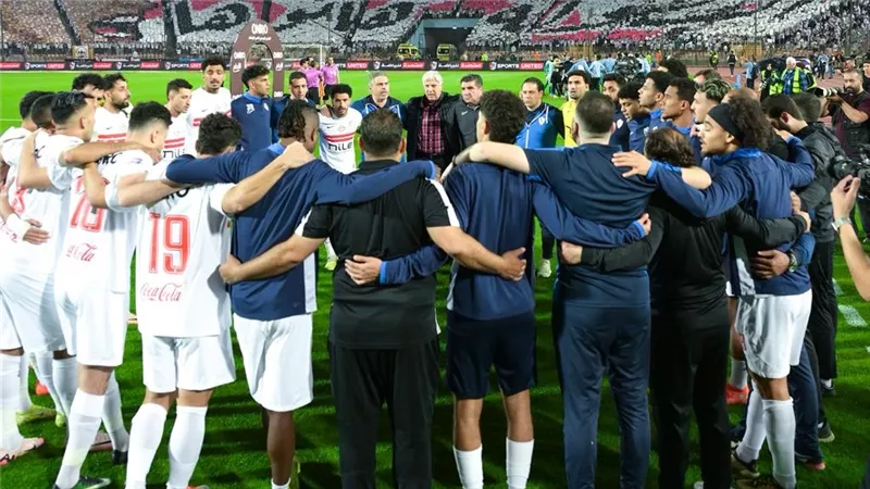 جلسة نارية في الزمالك.. جون إدوارد يطالب اللاعبين بحسم لقب الدوري