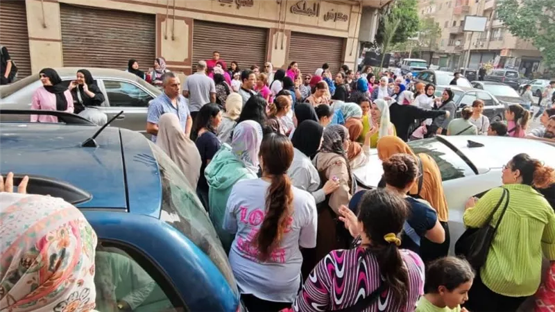أولياء أمور مدرسة الترعة الرسمية يعترضون على تحويلها إلى يابانية