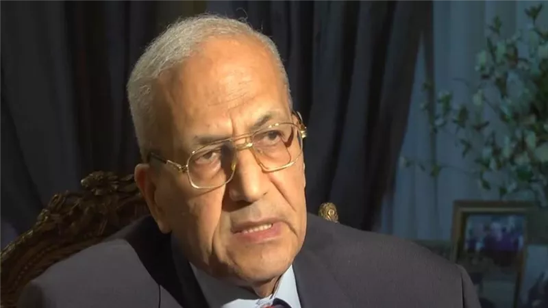 وزير الصحة يهنئ الدكتور محمد شريف مختار بفوزه بجائزة الطبيب العربي