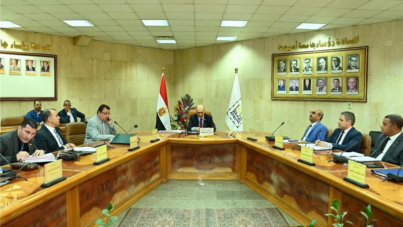  المنشاوي يترأس اجتماع كلية الحقوق لاختيار ممثلها بلجنة اختيار العميد