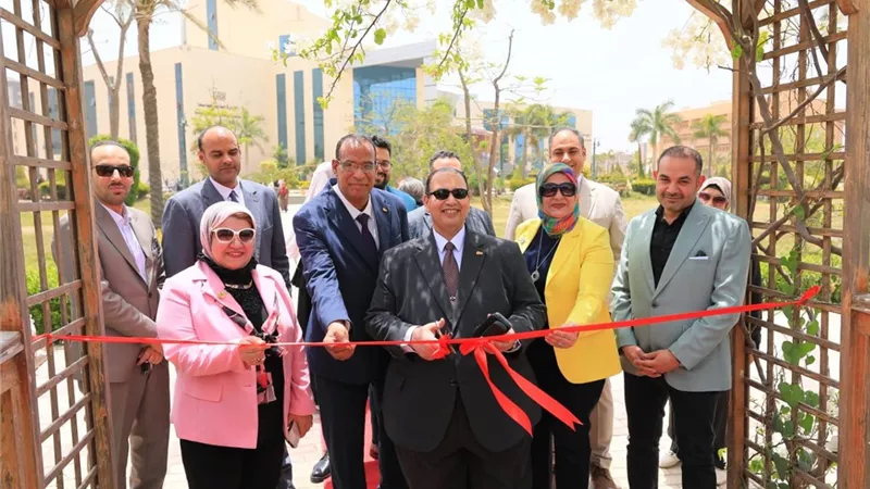 رئيس جامعة كفر الشيخ يشهد مناقشة مشروع 