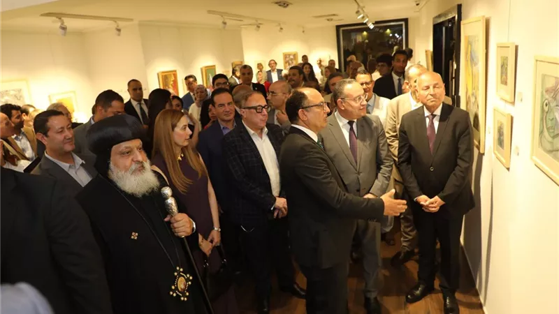 محافظ القاهرة يشهد معرض «خبايا الروح» ويشيد بإبداعات الفنان سيد قنديل