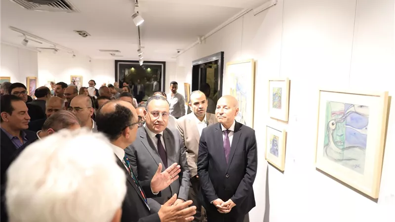 وزراء التعليم العالي والثقافة ومحافظ القاهرة يفتتحون معرض «خبايا الروح»