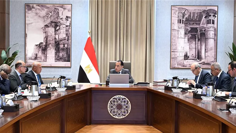 رئيس الوزراء يستعرض جهود تعزيز الربط والتبادل التجاري واللوجيستي مع الدول 