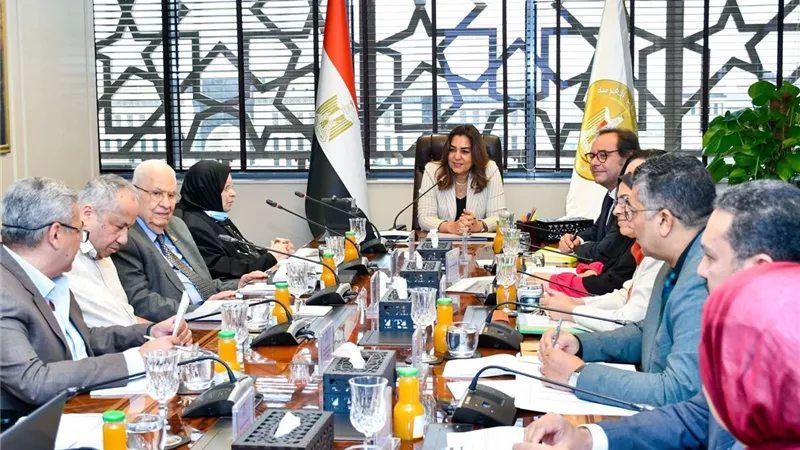  83 اعتمادًا وتجديدا جديدا وإعادة هيكلة إجراءات الاعتماد وتعزيز الشفافية