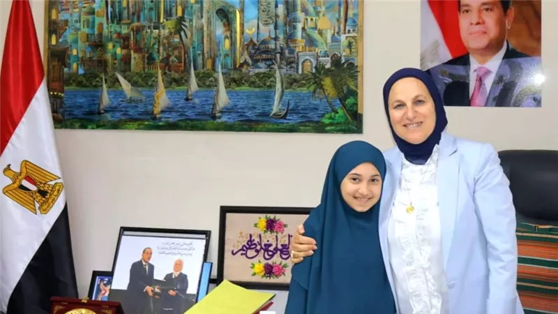 «تعليم القاهرة» تكرّم بطلة الجمهورية فى القرآن الكريم 
