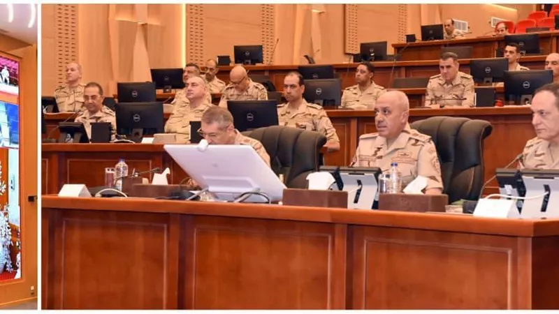 وزير الدفاع يشهد تنفيذ المرحلة الرئيسية لمشروع مراكز القيادة صمود-4
