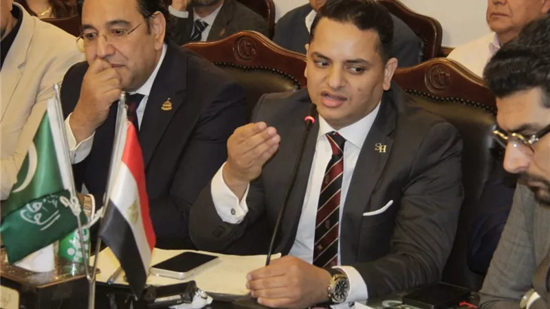أيمن محسب: الوفد عاد كـ«خلية نحل» ونطالب بلامركزية حقيقية بالمحليات