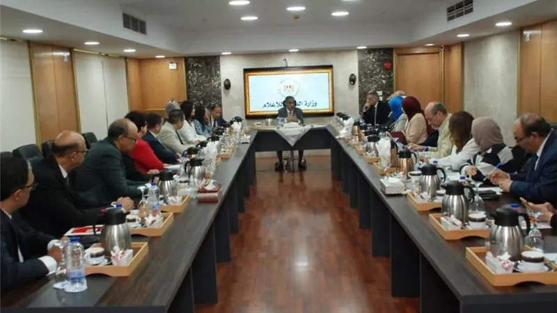 وزير الدولة للإعلام يلتقي برؤساء قنوات وشبكات الهيئة الوطنية