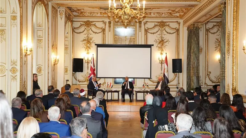 وزير الخارجية يلتقي الجالية المصرية في لندن ويؤكد دعم الدولة للمغتربين