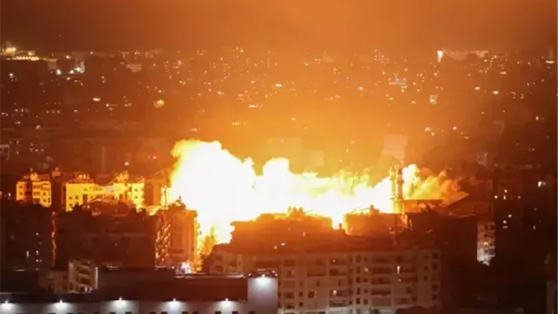 حزام ناري إسرائيلي مكثف على جنوب لبنان وتفجيرات في عدة مناطق