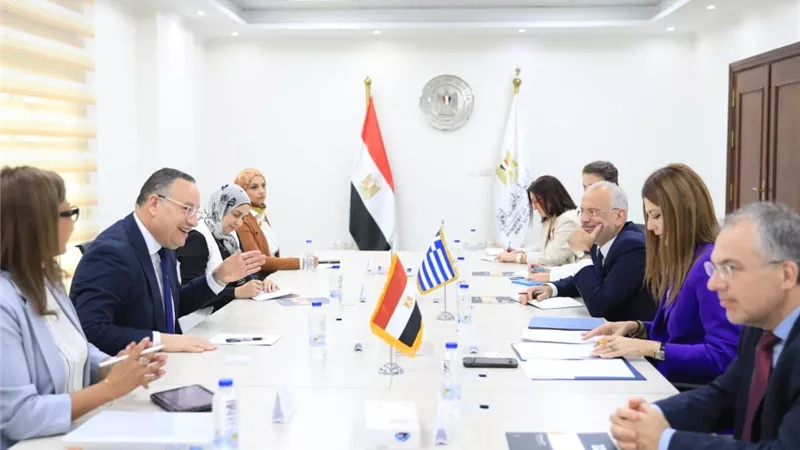 وزير التعليم العالي يستقبل نظيره اليونانية لبحث سبل التعاون المشترك