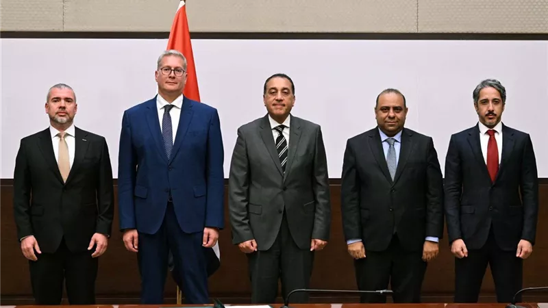 بحضور مدبولي.. توقيع مذكرة تفاهم بين البترول وشركة إكسون موبيل العالمية