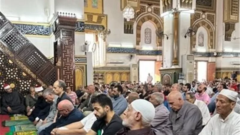 شاهد| شعائر صلاة وخطبة الجمعة من مسجد الرحمن بمحافظة الإسماعلية