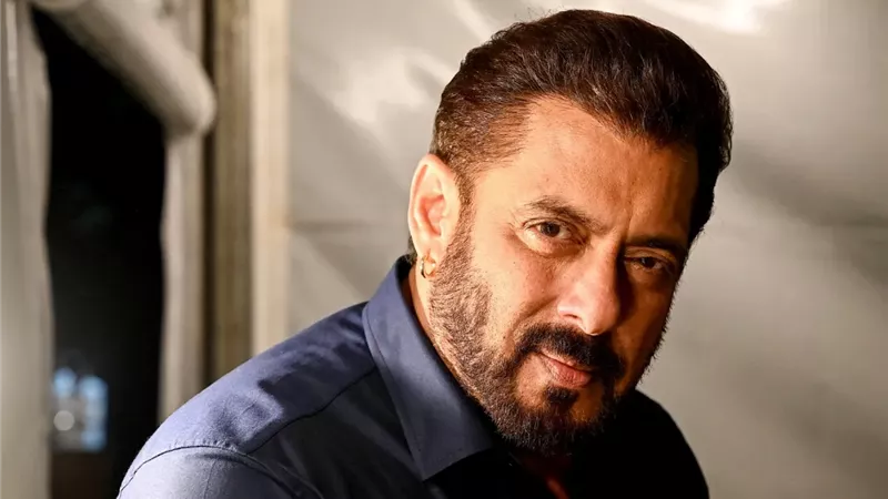 قبل عرض «7Dogs».. سلمان خان يهاجم الصحافة بعد خروجه من المستشفى