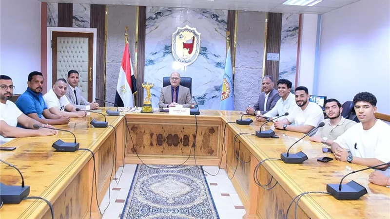  رئيس جامعة سوهاج يكرم أبطال منتخب كمال الأجسام بدورة الشهيد الرفاعي