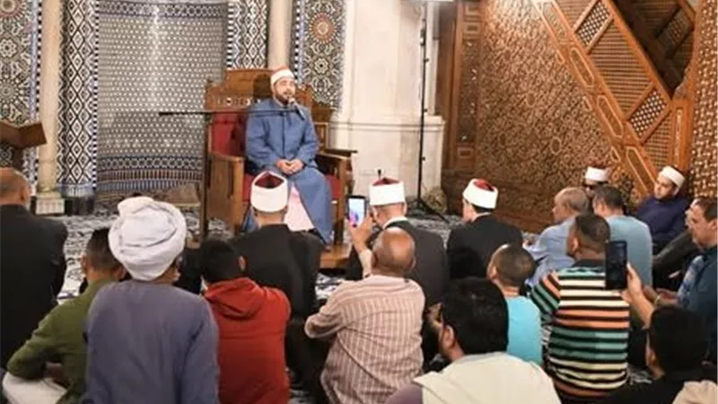الأوقاف تواصل إحياء ليالي العشر الأول من ذي الحجة من مسجد الإمام الحسين