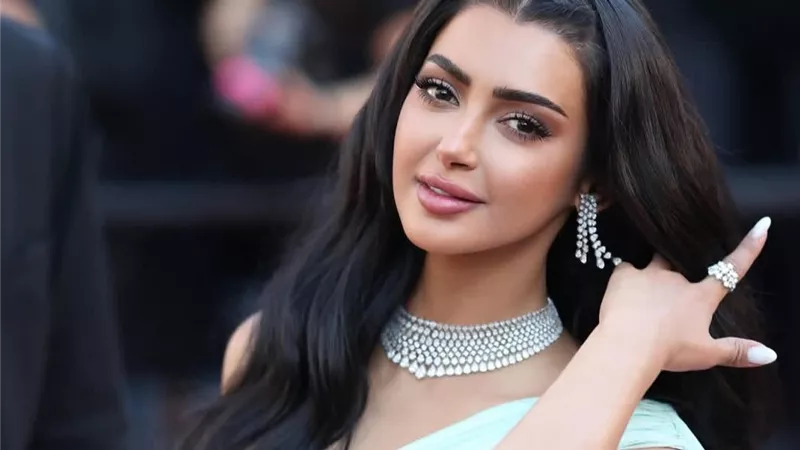أصايل العتيبي تتألق في مهرجان كان بدورته الـ79