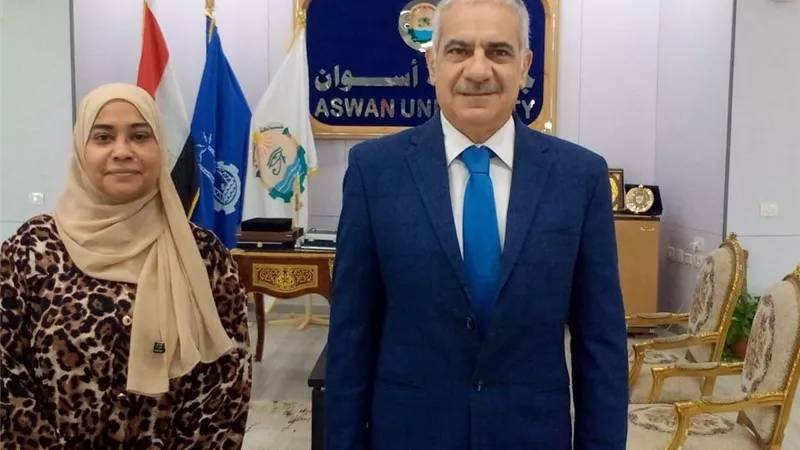 جامعة أسوان تصرف إعانات للطلاب المكفوفين لتعزيز دمجهم التعليمي