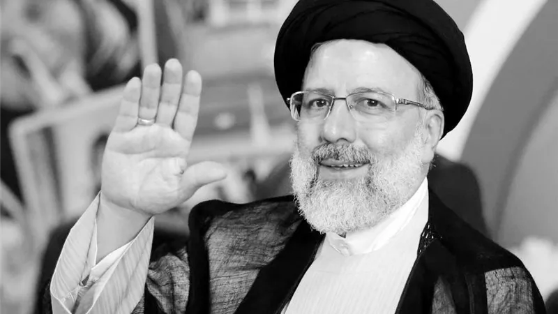 مساعد المرشد الإيراني: لم أقتنع بأن سقوط مروحية رئيسي كان حادثاً عادياً