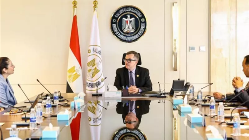 وزير التخطيط يكشف خطة جديدة لتأمين سلاسل الإمداد والسلع الأساسية
