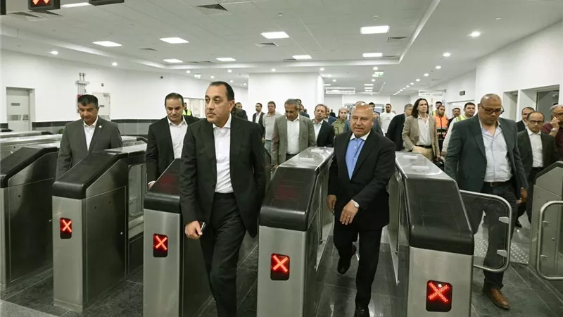 رئيس الوزراء يتفقد مونوريل شرق النيل ويؤكد دعم النقل الأخضر