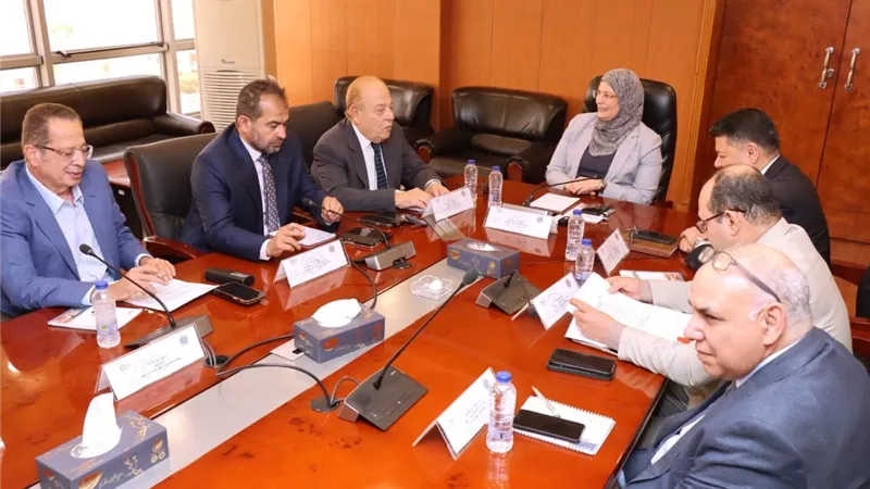 هيئة التنمية الصناعية تبحث مع مستثمري العاشر من رمضان توفير الأراضي