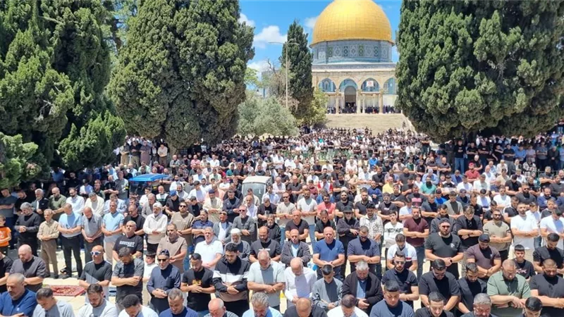 وسط إجراءات إسرائيلية مشددة.. 70 ألف مصل يؤدون صلاة الجمعة بالمسجد الأقصى