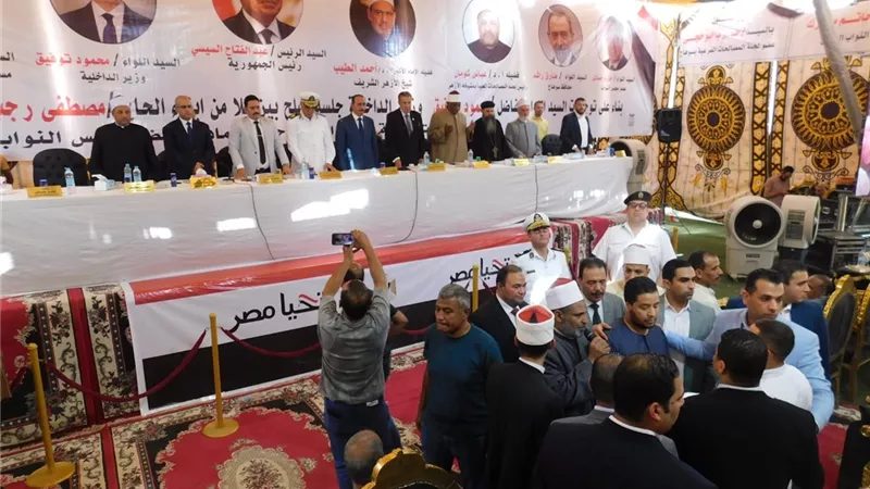 شيوخ وقساوسة يشاركون في إنهاء «خصومة ثأرية» بسوهاج| صور