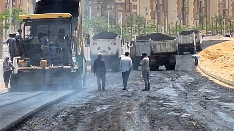 «حدائق العاصمة» تواصل رفع كفاءة المحاور والطرق الرئيسية