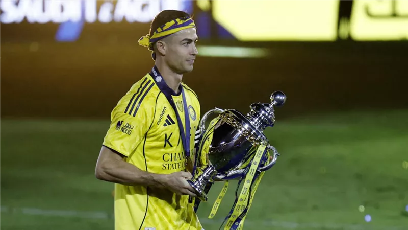 رونالدو يشكر جماهير النصر بعد التتويج بالدوري السعودي: قاتلنا حتى النهاية