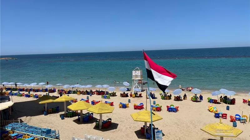 الإسكندرية ترفع استعداداتها للعيد وتخصص شاطئ الهانوفيل مجانًا للمواطنين 