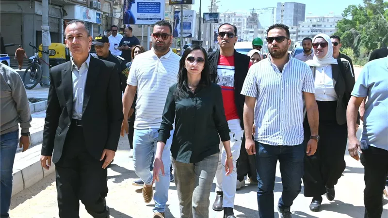 نقلة حضارية بكفر الدوار.. محافظ البحيرة تتابع توسعة وتطوير شارع الحدائق