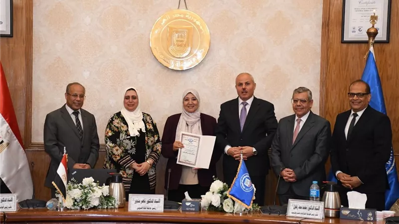 مندور يكرم  مدير إدارة أمانة مجلس جامعة قناة السويس 
