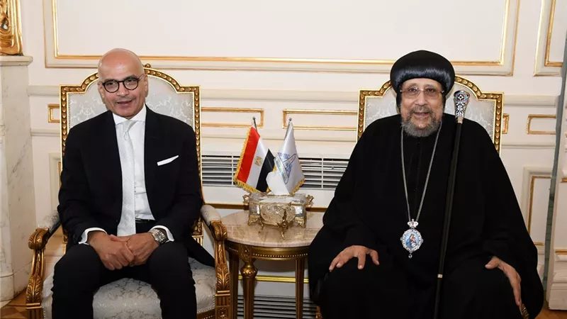 الأنبا إرميا يزور جامعة عين شمس مهنئًا بعيد الأضحى المبارك
