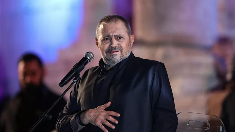 أبو وديع ..يخوض جولة غنائية من فرنسا إلى أوروبا 