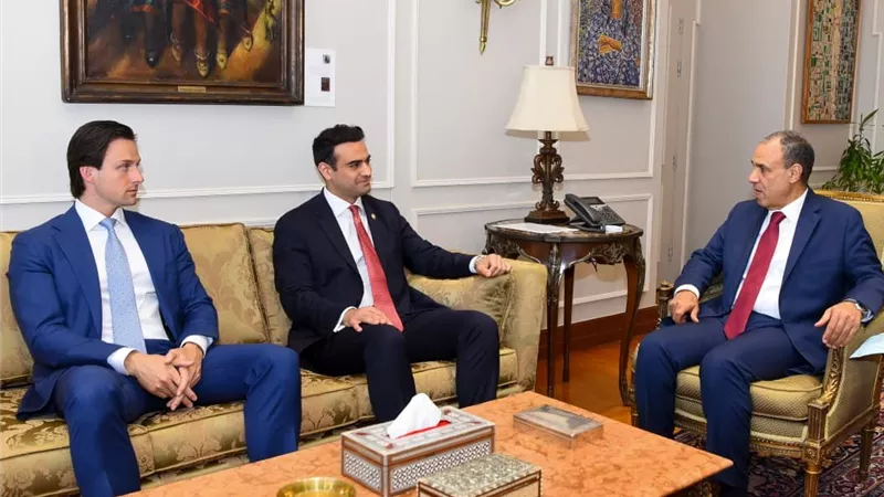 وزير الخارجية يلتقي عضو لجنة الخدمات العسكرية بمجلس النواب الأمريكي