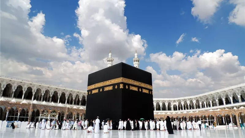 في يوم عرفة.. الشمس تتعامد على الكعبة