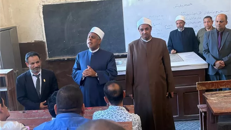 قبل إعلان النتائج.. قيادات الأزهر تتابع انتظام التصحيح داخل كنترولات أسيوط