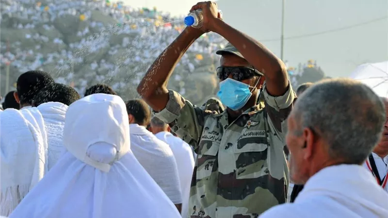 «درجة الحرارة 45°».. خطوات أساسية للوقاية من الحرارة الشديدة أثناء الحج