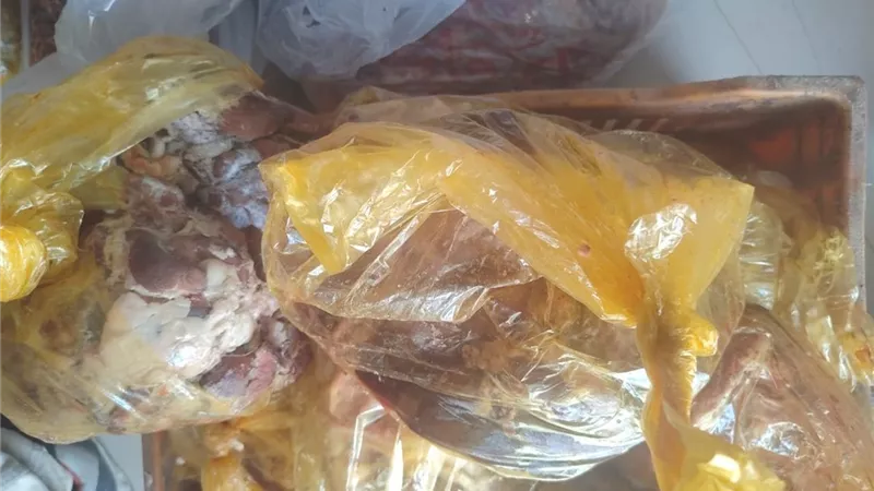قبل عيد الأضحى.. ضبط 105 كجم لحوم ودواجن فاسدة في حملات مكثفة بأسيوط