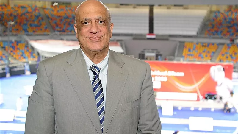 طارق الحسيني: تلقينا إشادات دولية بتنظيم كأس العالم للسيف.. ونتائج السلاح 