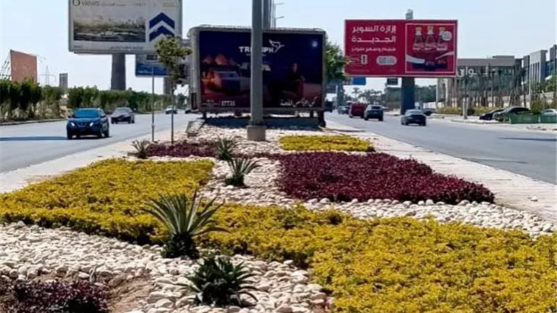6 أكتوبر تواصل تجميل المحاور والميادين وصيانة المسطحات الخضراء