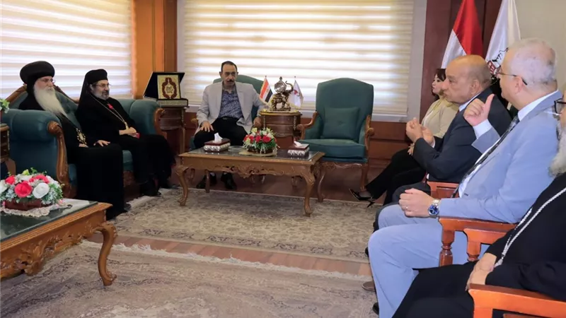 محافظ سوهاج يستقبل الأساقفة والمطارنة للتهنئة بعيد الأضحى المبارك