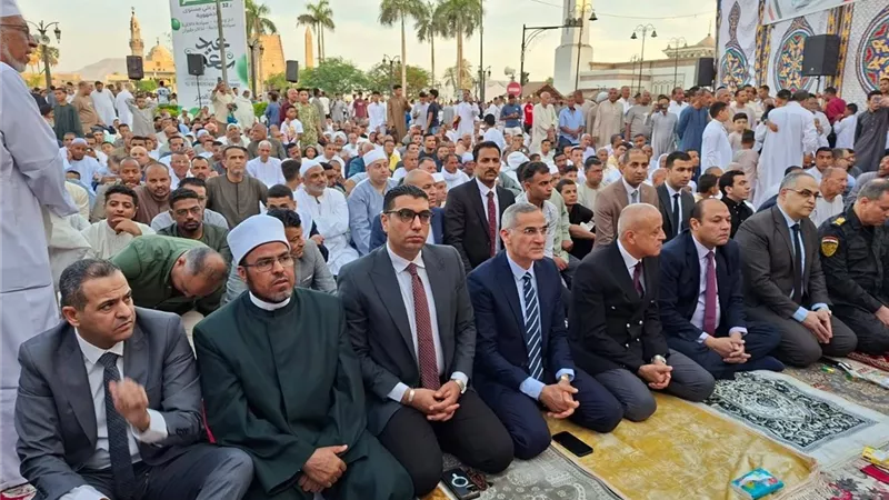 المحافظون ونوابهم يؤدون صلاة العيد بالمحافظات ويشيدون بجهود الأوقاف | صور