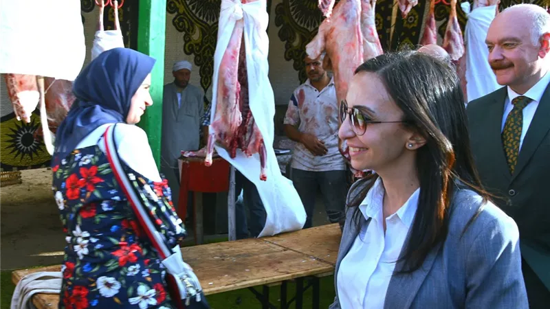 محافظ البحيرة تتفقد شادراللحوم البلدية بدمنهوراستعدادا لاستقبال عيد الأضحي