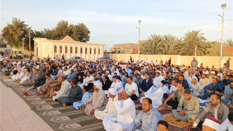 الأوقاف تُعلن نجاح خطة صلاة العيد: ساحات الأضحى تتزين بالمصلين 